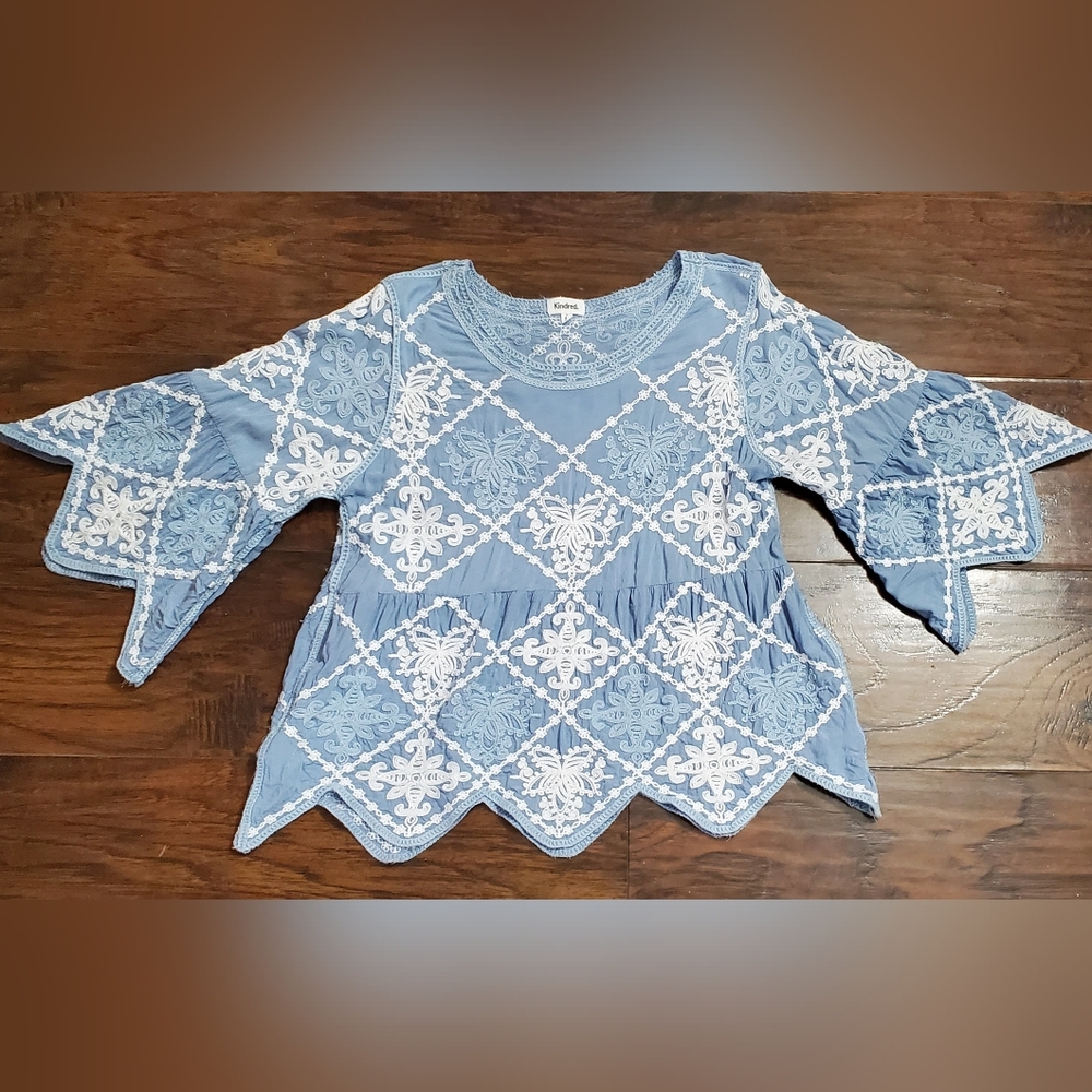 Kindred Empire Waist Light Blue Embroidered Top Junior's Size XL